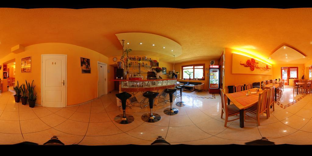 Fortuna Panzio Hotel Orosháza Buitenkant foto