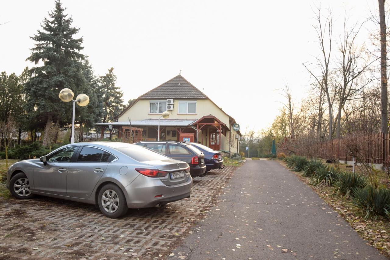 Fortuna Panzio Hotel Orosháza Buitenkant foto